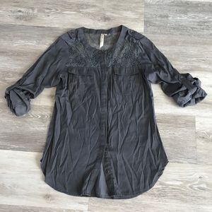 Long sleeve grey blouse with lace detail
